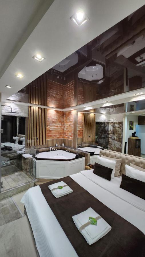 Design Apartment Grand Spa Lux 4 Star "Malibu" Completely Private Wellness & Spa Free Included Jacuzzi & Salt Wall & Fire Place & 3D Ceilings & Business Wifi & Netflix & Led Lights & Keyless Code Entry & Full Smart App & Secure 2 Parking Place Ćuprija 외부 사진